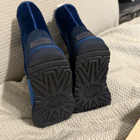 Authentic Rare Blue Velvet Uggs Women’s Sz 8 - Picture 7 of 8